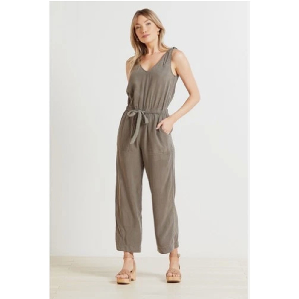 EVEREVE Aretha Tie Waist Jumpsuit Womens Large Olive Sleeveless Cropped Casual